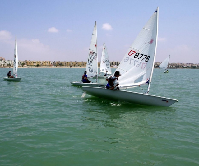  apprentissage du maniement de la voile 
